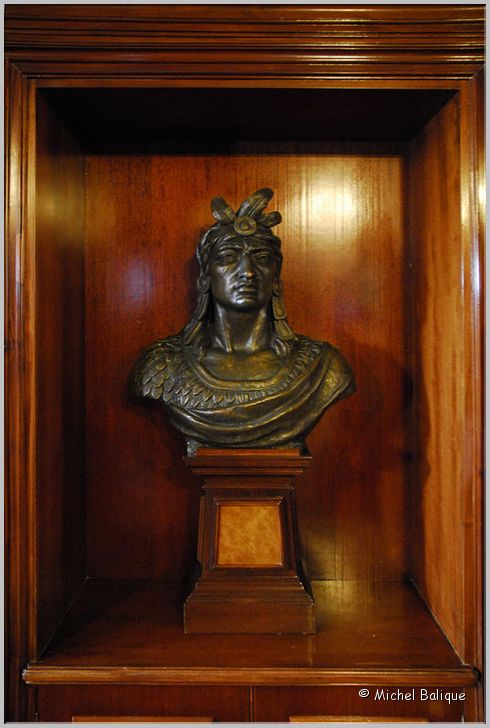 Cuauhtemoc buste