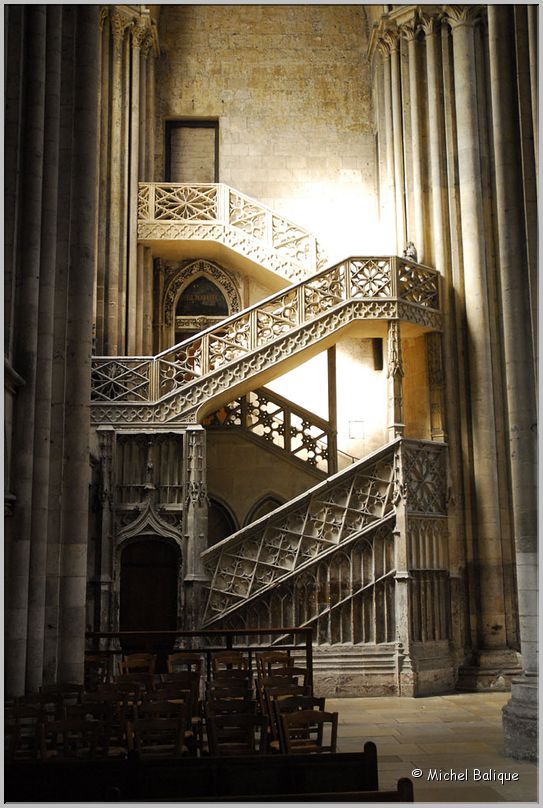 MB258_Descente_Seine escalier cathédrale