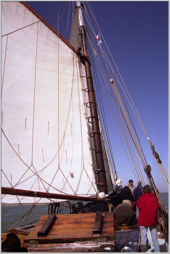 La grand-voile est hissée