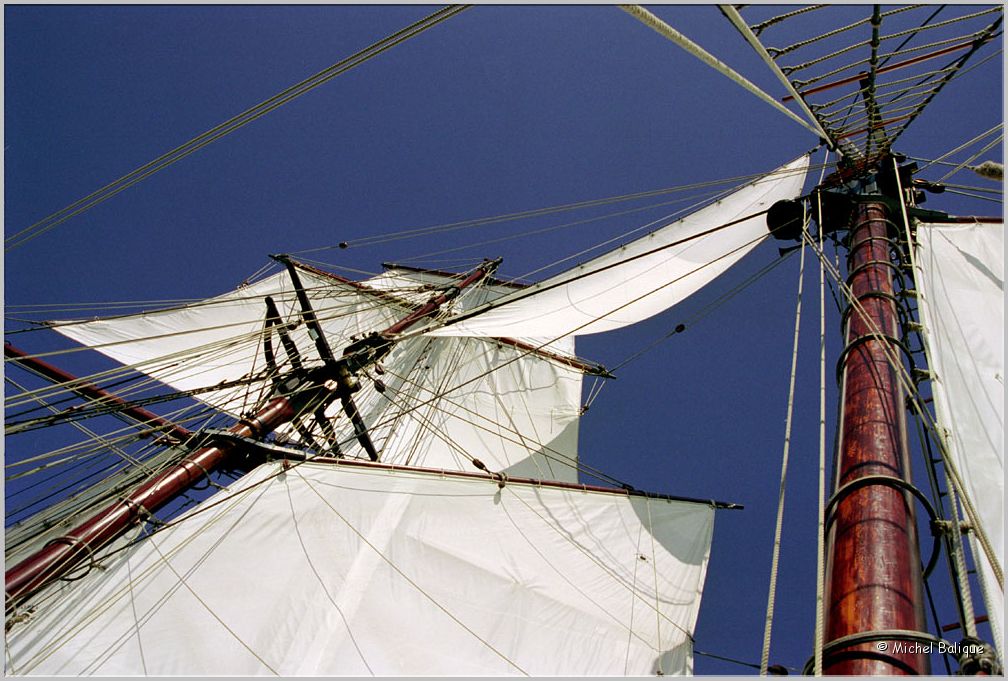 Les 2 mâts et voile d'étai