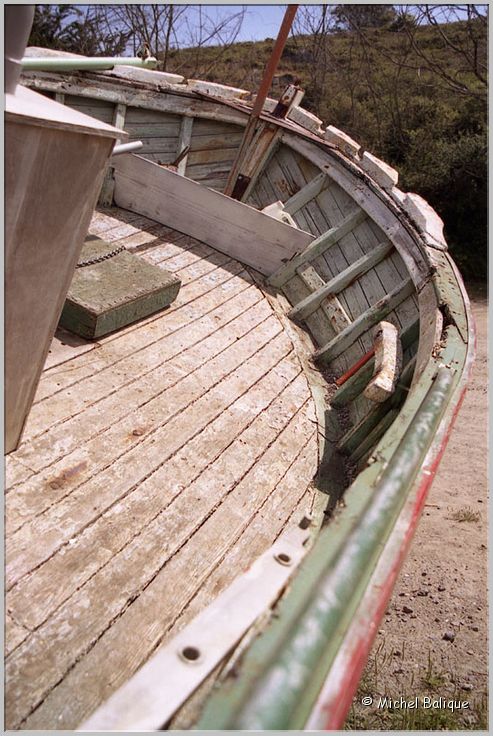 Epave au port de La Meule 2006