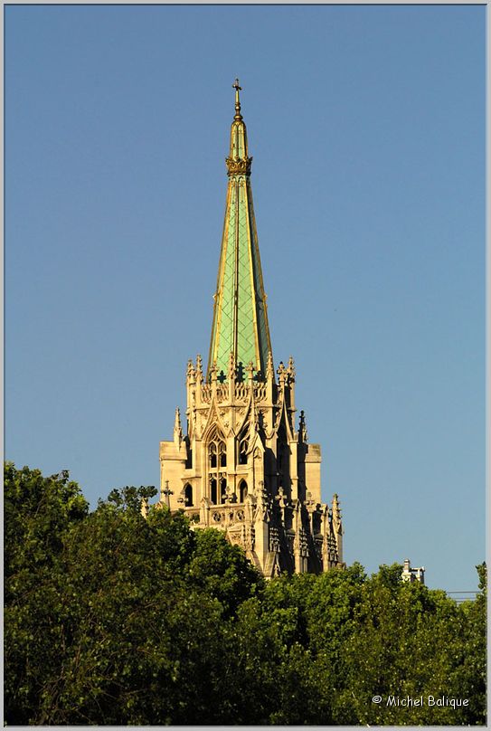 MB069_Descente_Seine Eglise américaine
