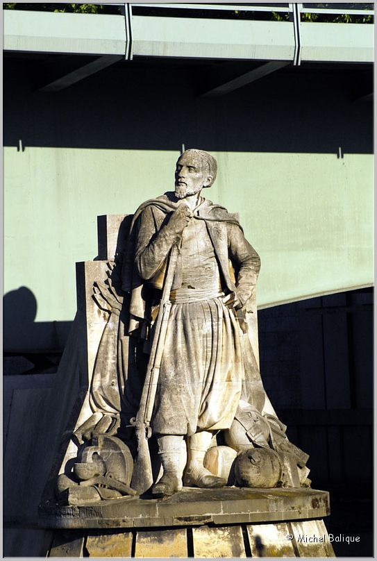 MB072_Descente_Seine Zouave