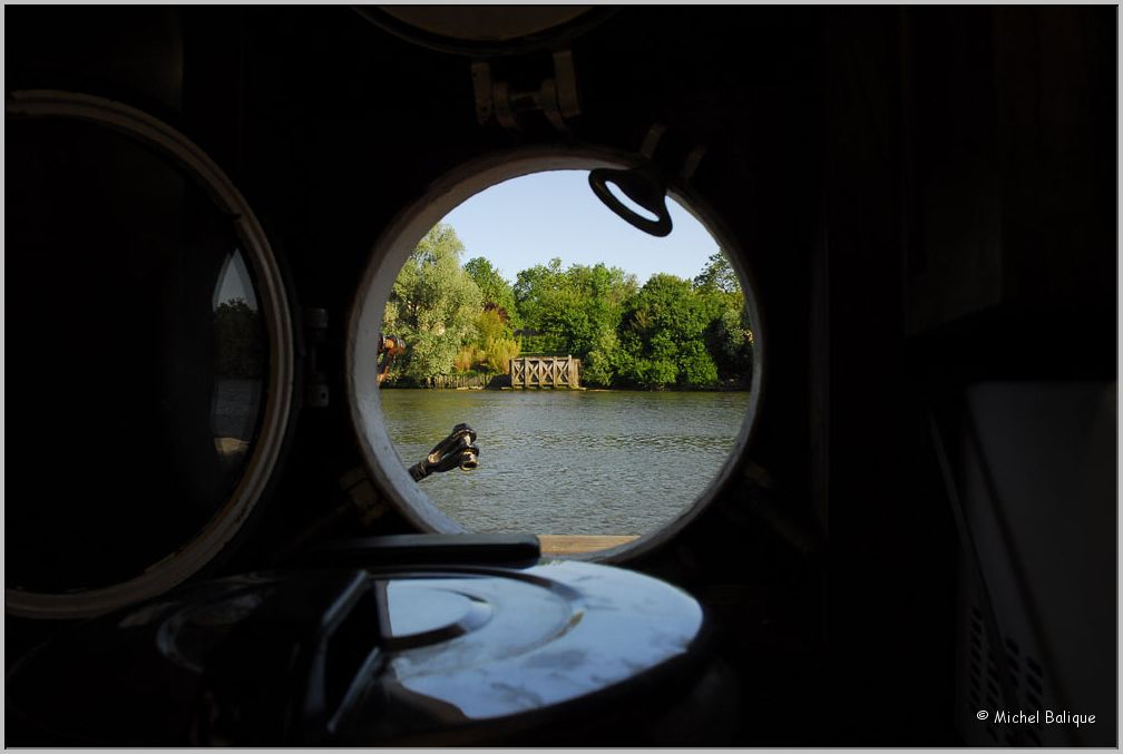 MB183_Descente_Seine hublot